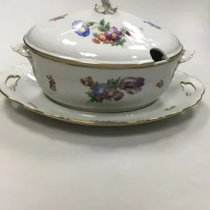 Royal Copenhagen Saksisk Blomst Let Terrin No 493/1666 med underfad No 493/1671