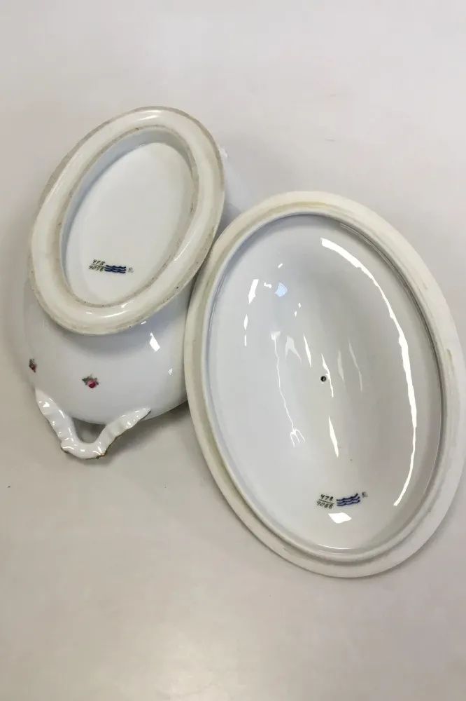 Royal Copenhagen Stel nr. 478 Rosenguirlande med guld Oval terrin No 9058