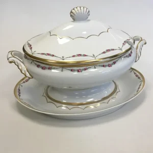 Royal Copenhagen Stel nr. 478 Rosenguirlande med guld Stor terrin No 9056