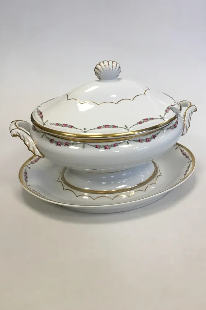 Royal Copenhagen Stel nr. 478 Rosenguirlande med guld Stor terrin No 9056