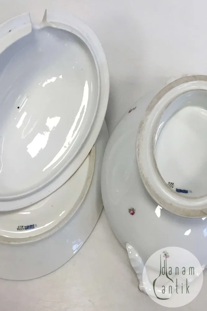 Royal Copenhagen Stel nr. 478 Rosenguirlande med guld Stor terrin No 9056