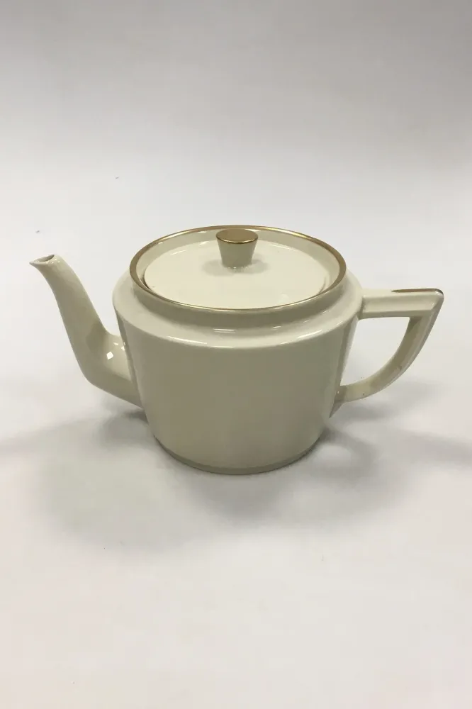 Royal Copenhagen Glat Cremefarvet stel med guldkant Tekande No 9534