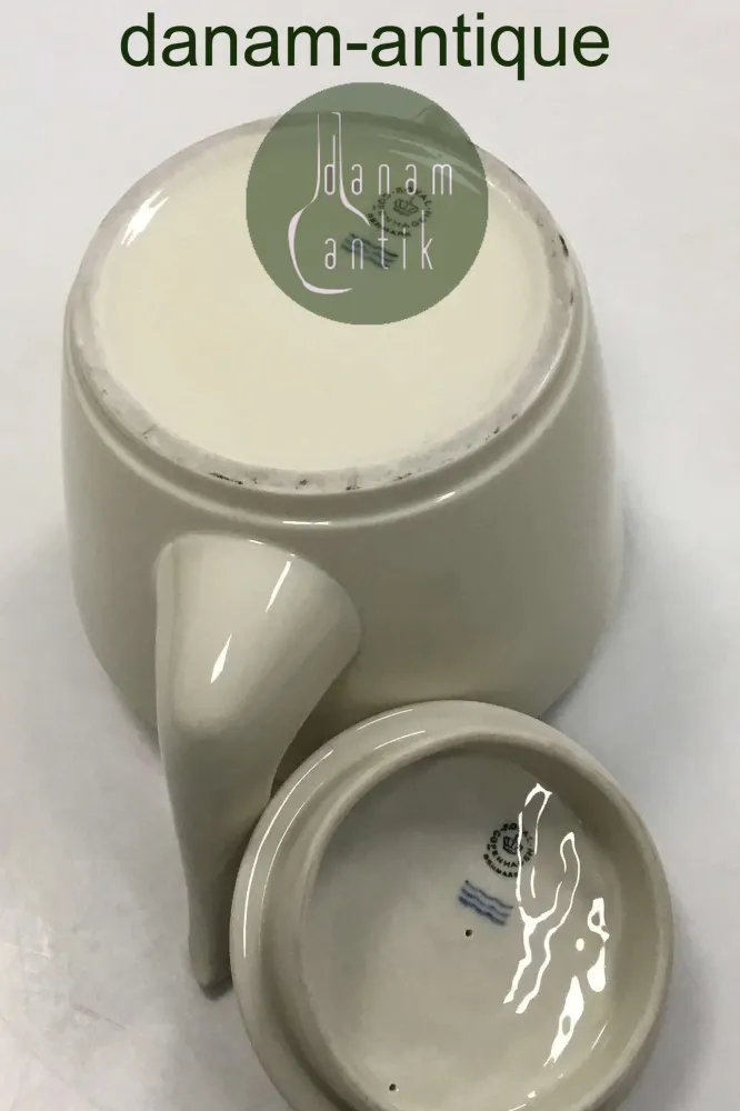 Royal Copenhagen Glat Cremefarvet stel med guldkant Tekande No 9534