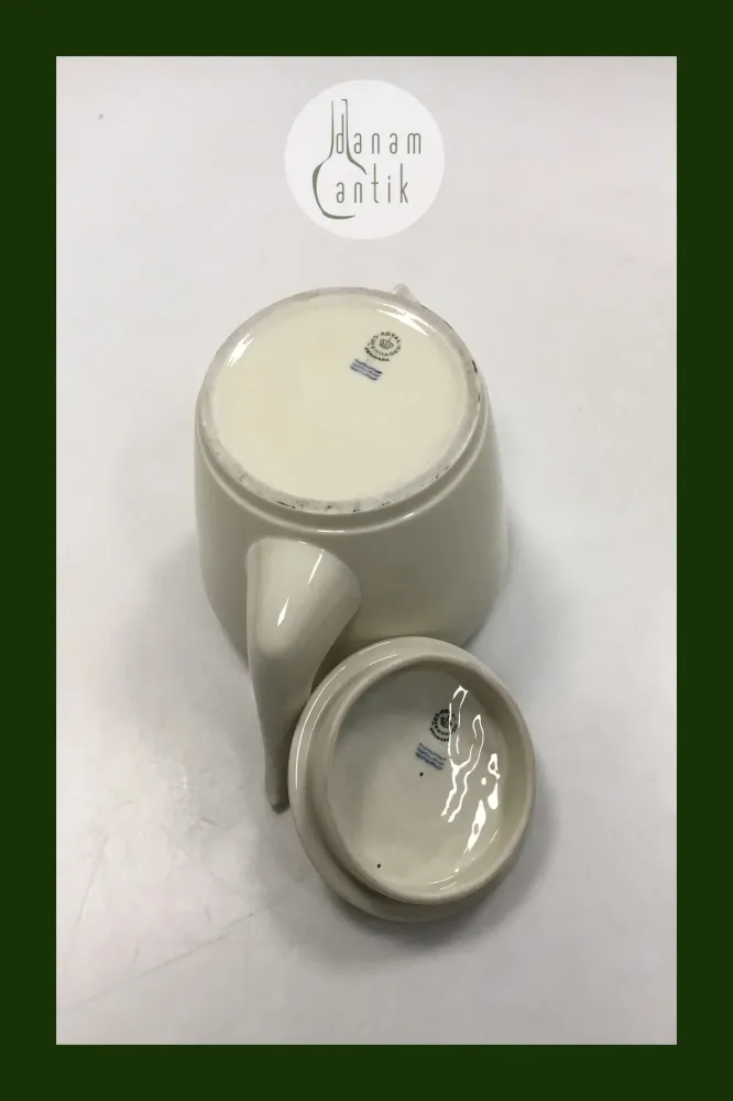 Royal Copenhagen Glat Cremefarvet stel med guldkant Tekande No 9534