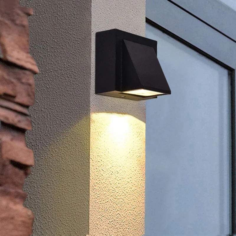 Vandtæt LED-væglampe i glas Simply Home