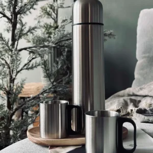 Termoflaske med 2 krus- 1000 ml.