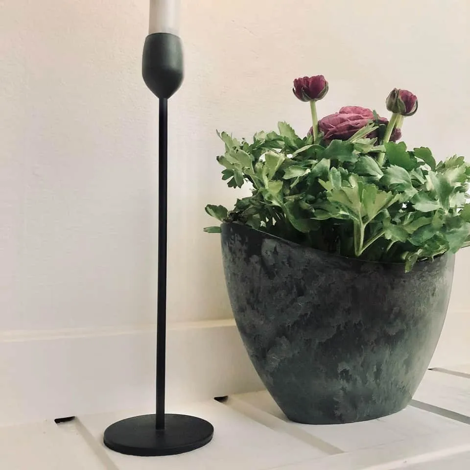 Oval skjuler i beton look – Mellem