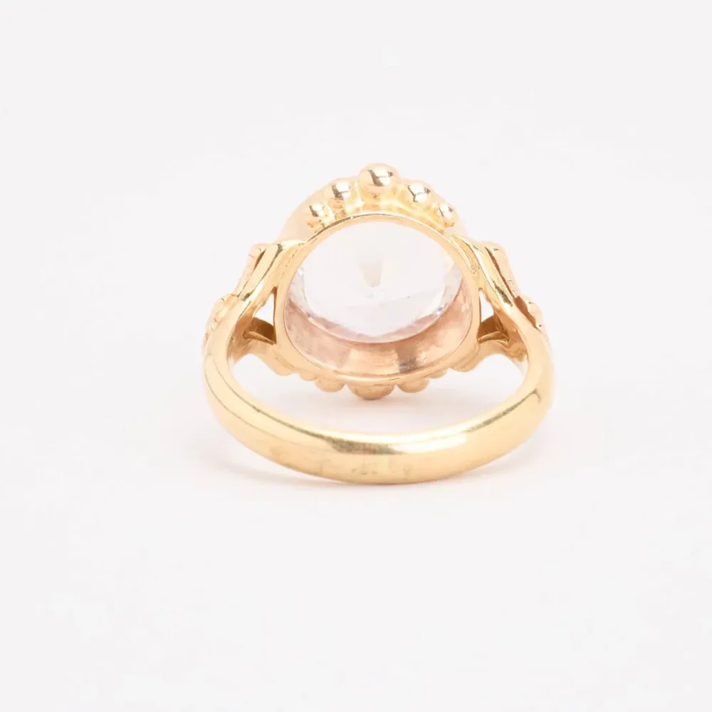 Cocktailring i 14K guld med en kridt sten, Str. 56, 6.92 g