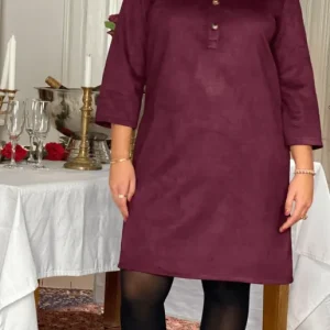Hinna kjole i ruskinds look med stolpelukning wine LikeLondon