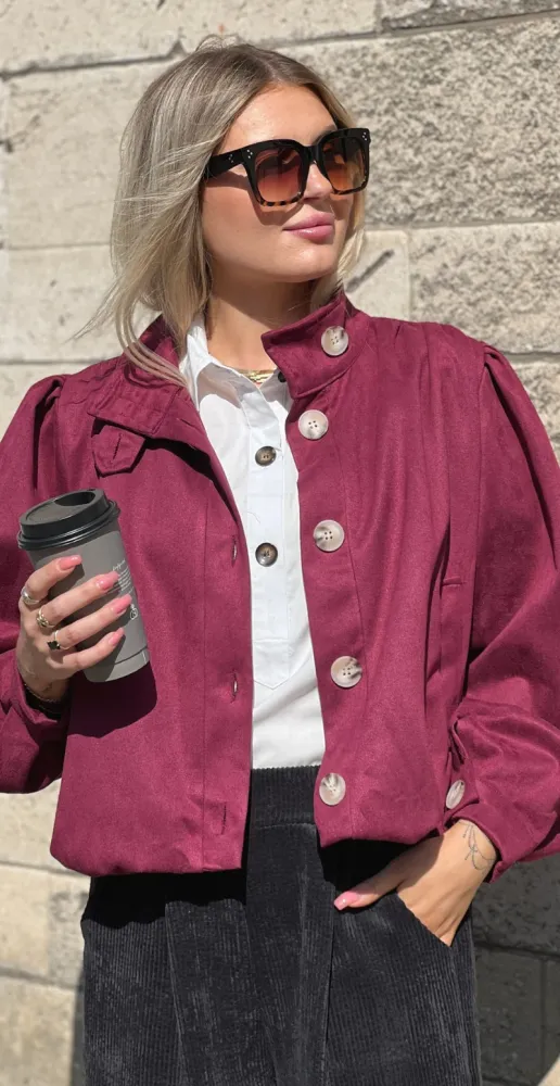Mimmi compact jakke med hornknapper wine LikeLondon