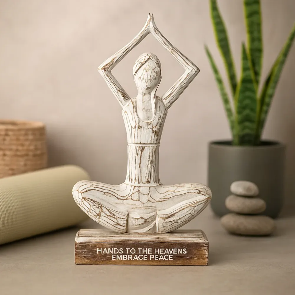Træ Yoga Kvinde Statue Hvidvasket Hænder Op