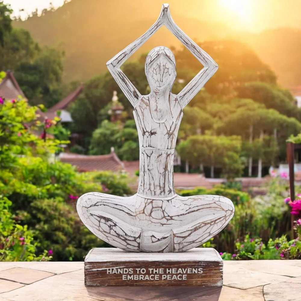 Træ Yoga Kvinde Statue Hvidvasket Hænder Op